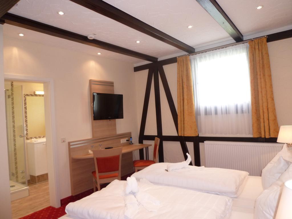 Hotel Altes Weinhaus Нойштадт-ан-дер-Вайнштрасе Екстер'єр фото